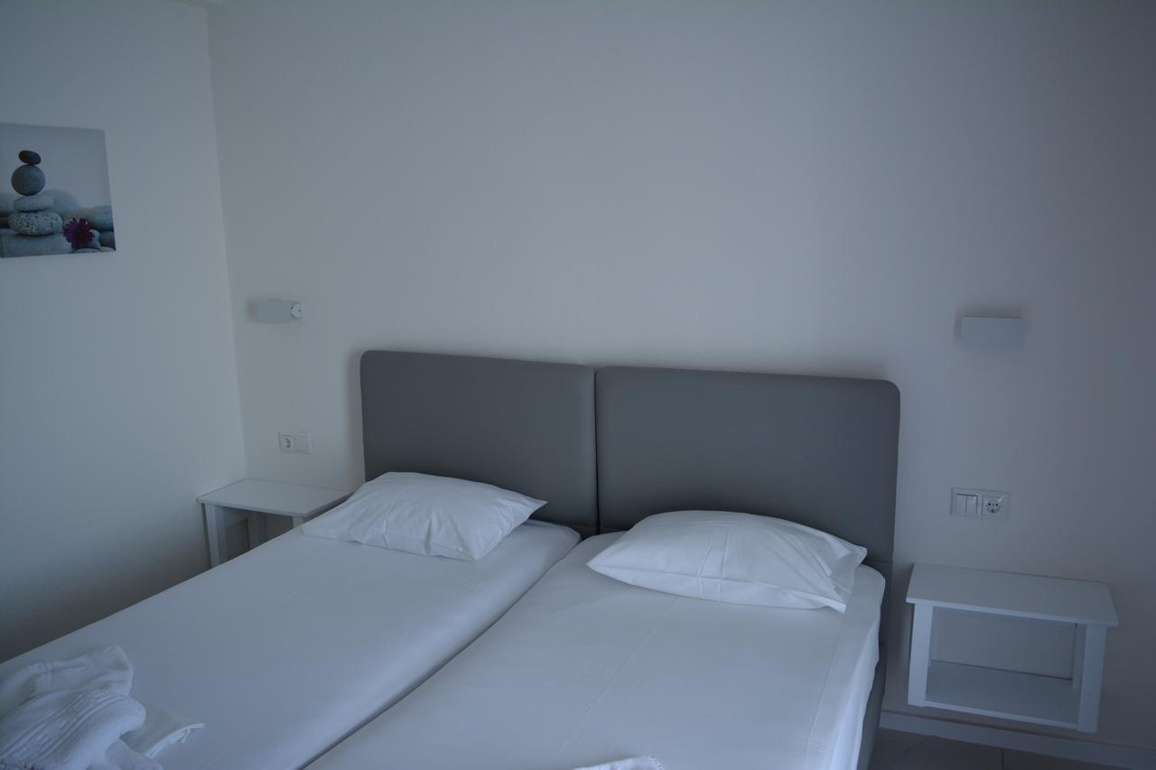 Kangaroo Hotel Moles Kalyves Exteriör bild