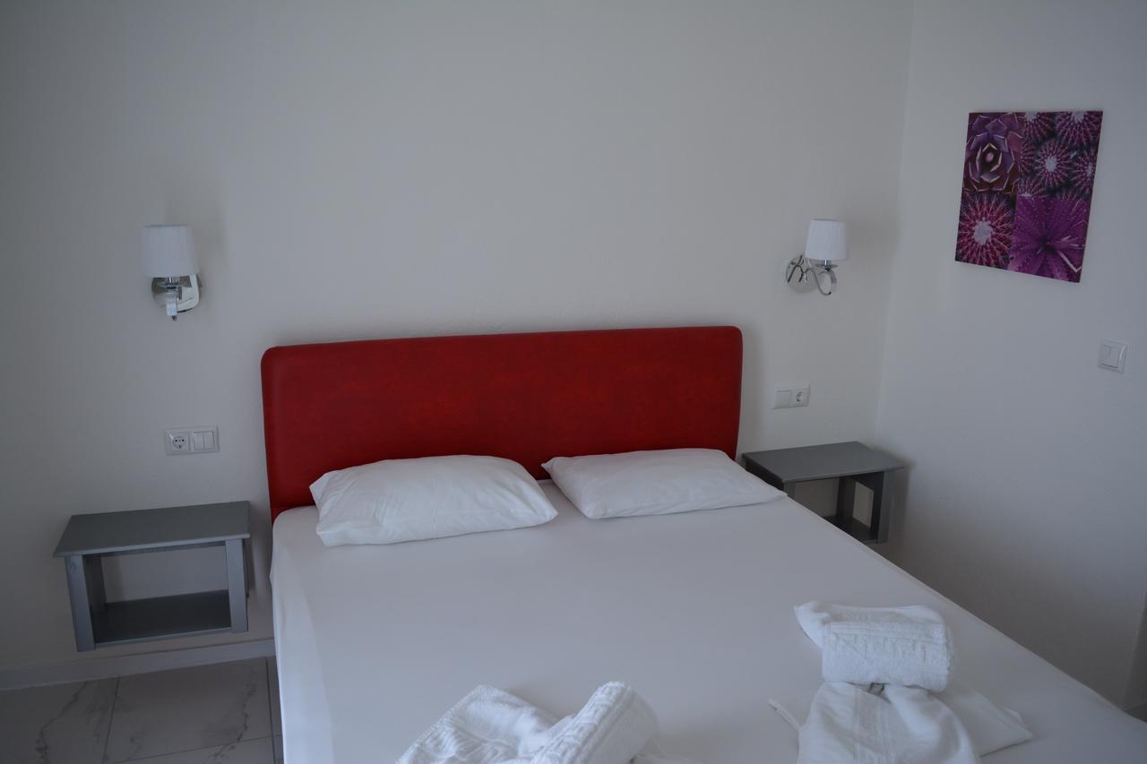 Kangaroo Hotel Moles Kalyves Exteriör bild